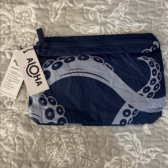 Aloha Collection Travel Pouch - Picture 2 of 2